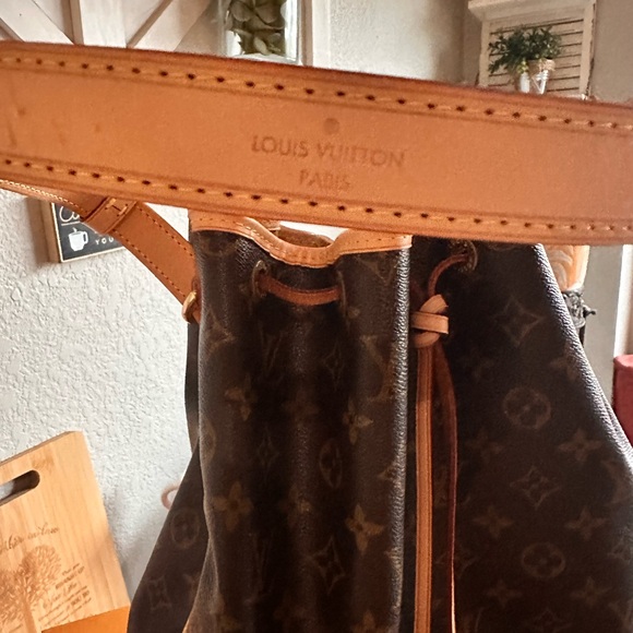 Authentic 💯 Louis Vuitton Noe bag GM

‼️SOLD‼️ - Picture 4 of 13